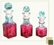 Set of 3 square perfume bottles in red